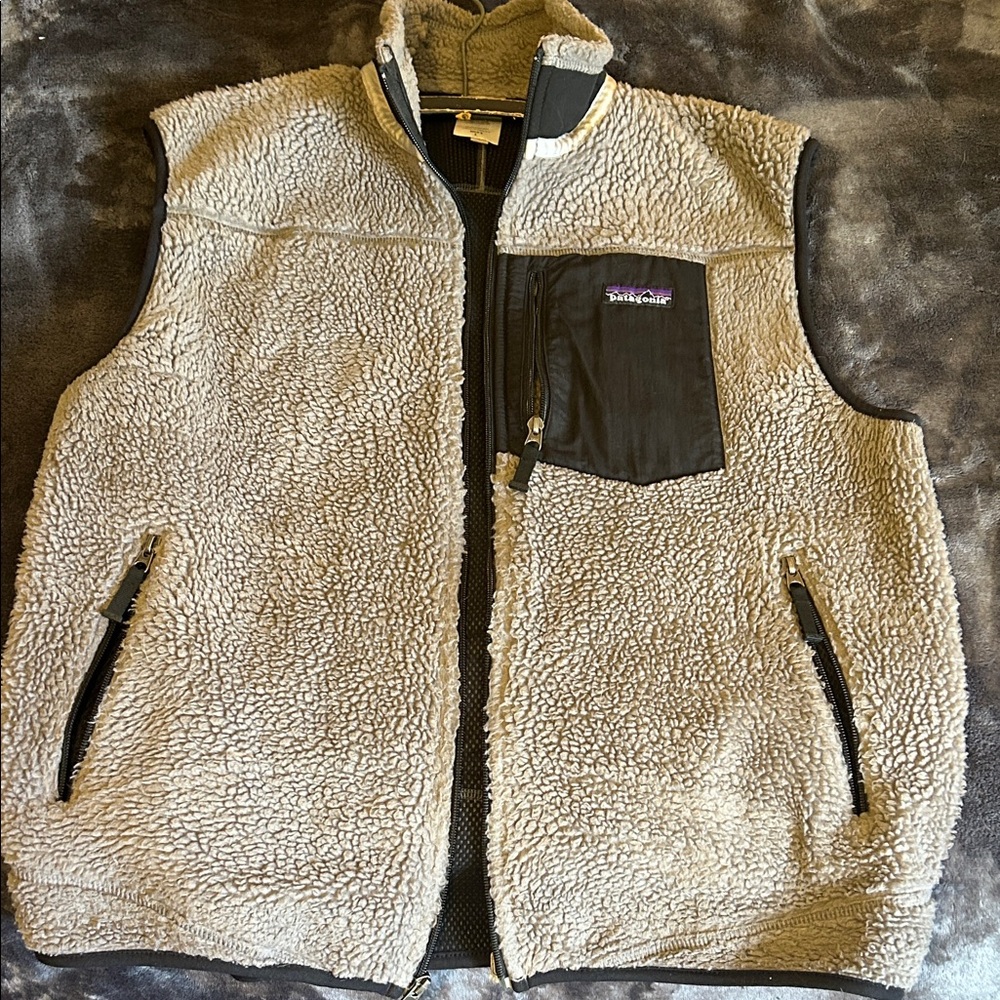 Patagonia Men's Grey and Black Fleece Vest